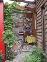 Der Himmlische Garten von Sonja und Gerhard bietet verschiedene Winkel und Sitzplätze zum Verweilen